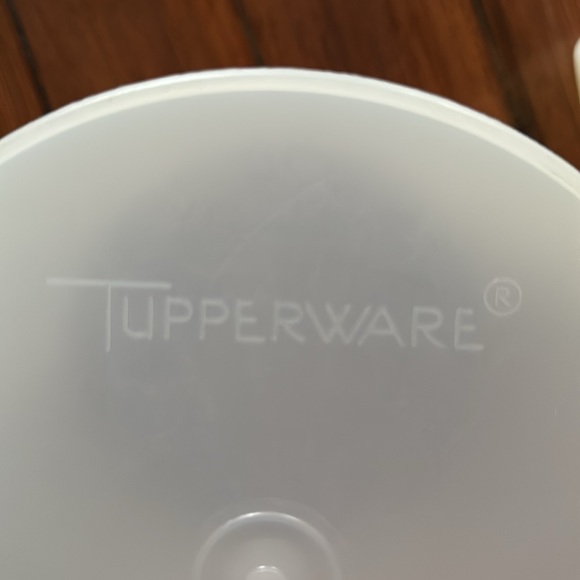 Vintage Tupperware 5 Quart 565-2 - Picture 2 of 3